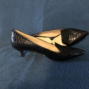 Adrienne Vittadini black kitten heels Size 9